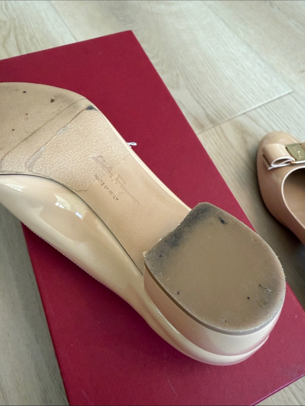 Salvatore Ferragamo Beige Patent Vara Bow Pumps - Picture 7 of 11